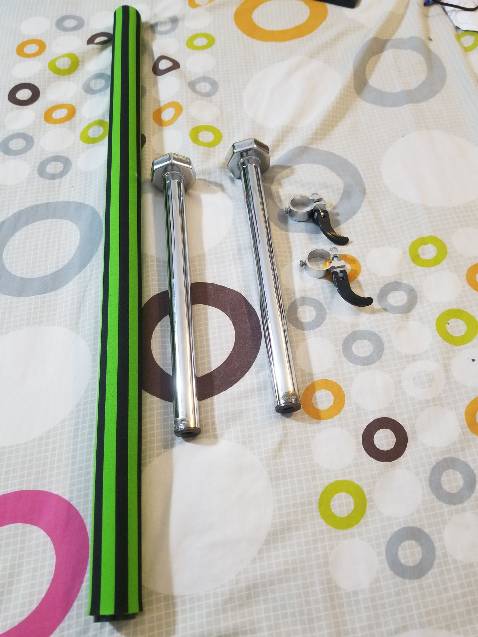 sản phẩm không phải được đúc thép 100% như quảng cáo. phần thân là nhựa.

chỉ là 2 thanh inox gắn với 1 thanh sắt..

khả năng chịu lực rất kém khi kéo dài 2 đầu inox..