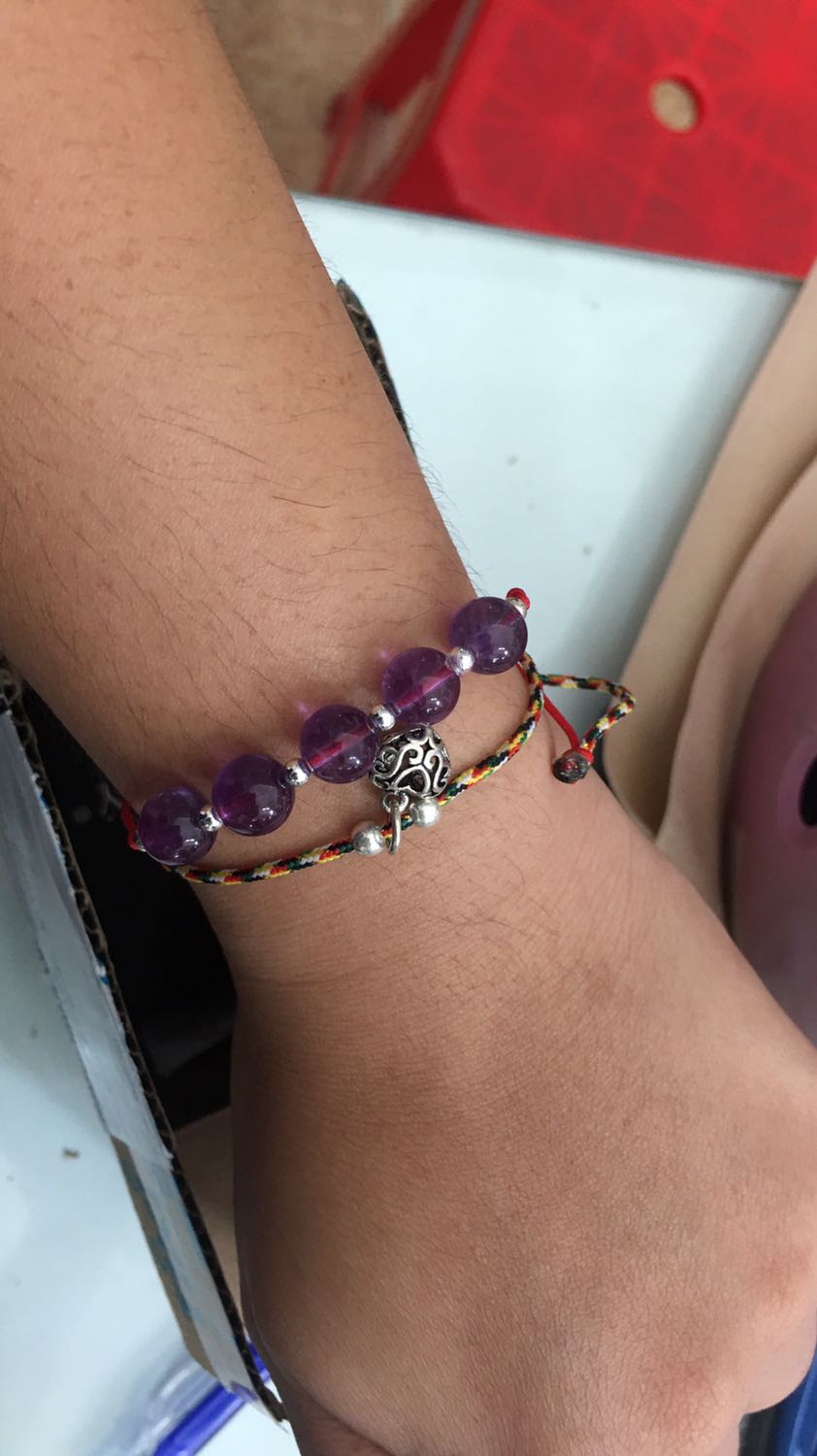 Vòng rất đẹp đúng như hình, các hạt đá tròn màu sáng. Ủng hộ lâu dài