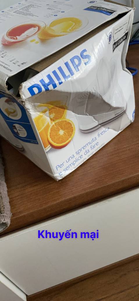 Tiki coi thường người mua hàng 1 cách quá đáng, tôi mua hàng máy sinh tố tặng 1 máy vắt cam, máy sinh tố phải trả tiền thì chuyển hàng đẹp, nguyên kiện. Nhưng 2 ngày sau chuyển hàng khuyến mại đến cho tôi thì tôi thật sự bị sốc vì kiện hàng khuyến mại nó nát bấy, không ra hình thù gì. Chắc tiki nghĩ rằng 0 đồng mà kiểu gì chẳng phải nhận, thực sự cảm thấy rất bị coi thường, thất vọng. Mua hàng mà thấy nhục quá thà đi quỳ gối ăn xin.