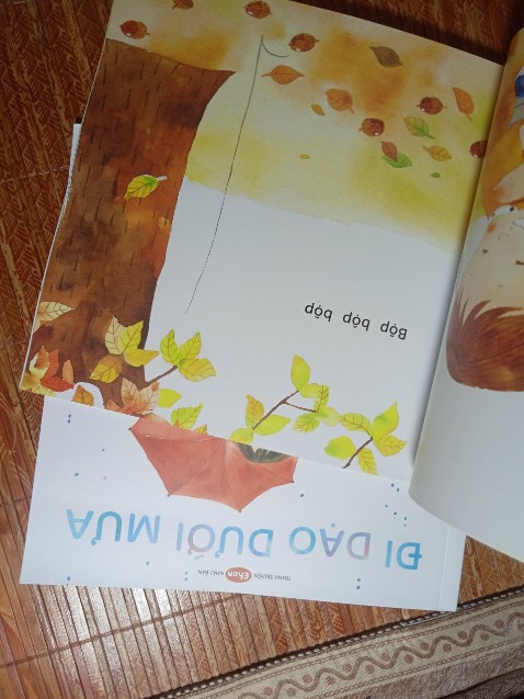 Sách có 1 cô bé dễ thương, kúc nào cũng mang tâm trạng hân hoan và sẵn sàng đi khám phá mọi mù ở trong năm, sách này quá hợp vs em, nghĩ chị mua về nó ko chịu đọc ai dè...