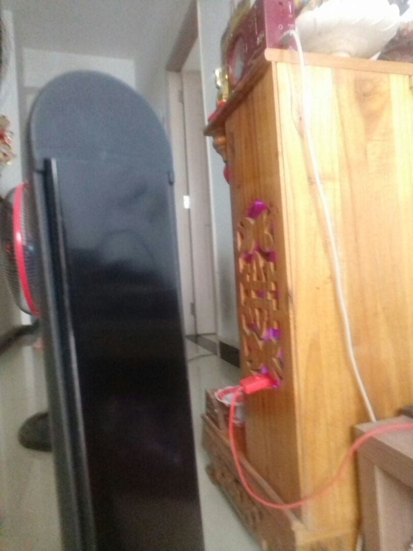 máy cầm vừa tay, chắc tay và nhẹ như mô tả. Giao hàng sớm hơn dự kiến, Hệ thống thông báo là thứ 5 mới tới nhưng thứ 3 đã giao tới nhà. Gói hàng đẹp, nhiệt lên đều và nhanh. Duy nhất có chi tiết mình không thích là: thông tin để lớp men phủ gốm nhưng khi chat với shop thì shop phản hồi đây là hợp kim cao cấp. Mình có để hình chụp thông tin bên dưới.