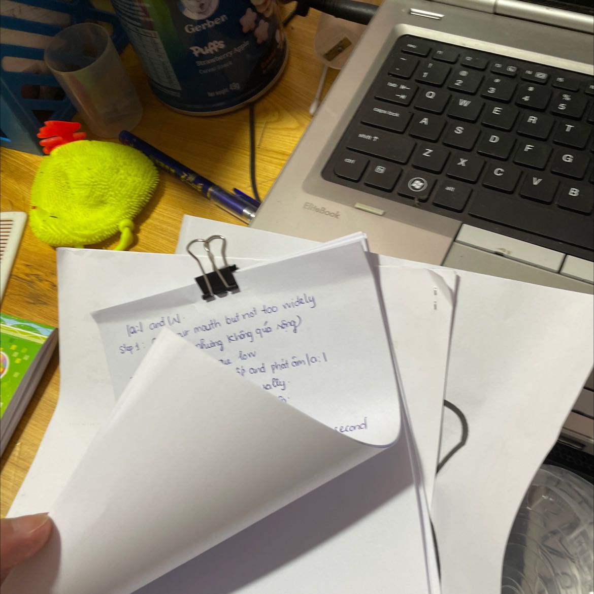 Giấy cung bi ranh 1 tí, mua rồi thi thôi danh giá 3 sao vây, *** ban ơ xa thi nên mua giấy ở quán cho nhanh thấy