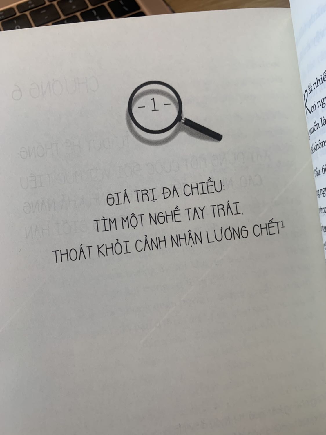 Mua sách vì tò mò tên sách nên giờ đọc xong mới ngoi lên để review nhẹ về cuốn sách này. Đọc cuốn sách này, mình nhận ra mình có "năng lực tìm kiếm" thật sự luôn, mình biết mình đang muốn gì, mình cần gì, mình hiểu hơn giá trị bản thân và bắt đầu có cái nhìn khác về mọi vấn đề mà mình đã từng bế tắc. Cuốn sách không chỉ toàn lý thuyết đơn giản mà còn được chia sẻ nhiều câu chuyện rất thực. Vậy nên nếu bạn vẫn còn đang loay hoay, mệt mỏi cuộc sống thì nên đọc cuốn này nhé.