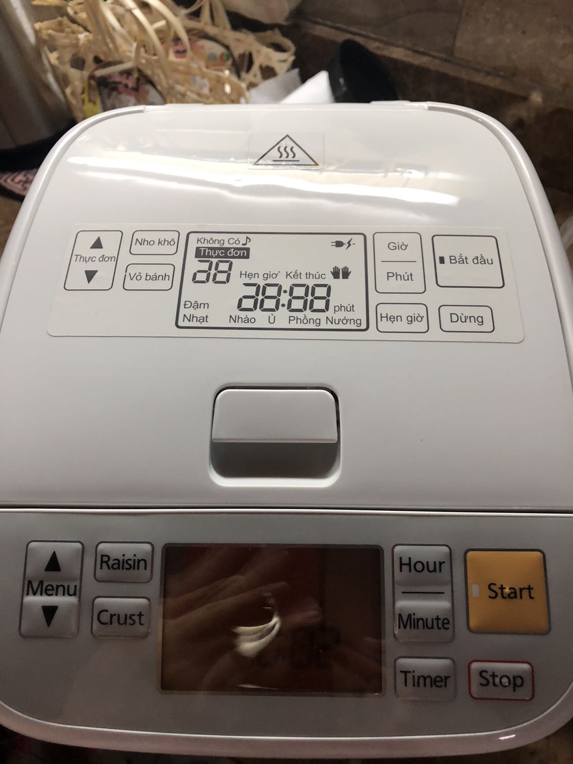 m vừa nhận máy, Tiki giao nhanh hơn dự kiến 10 ngày, cảm quan máy rất đẹp và chắc chắn, đúng như thương hiệu panasonic, có tiếng Việt, chưa làm thử nên chưa đánh giá đc về bánh