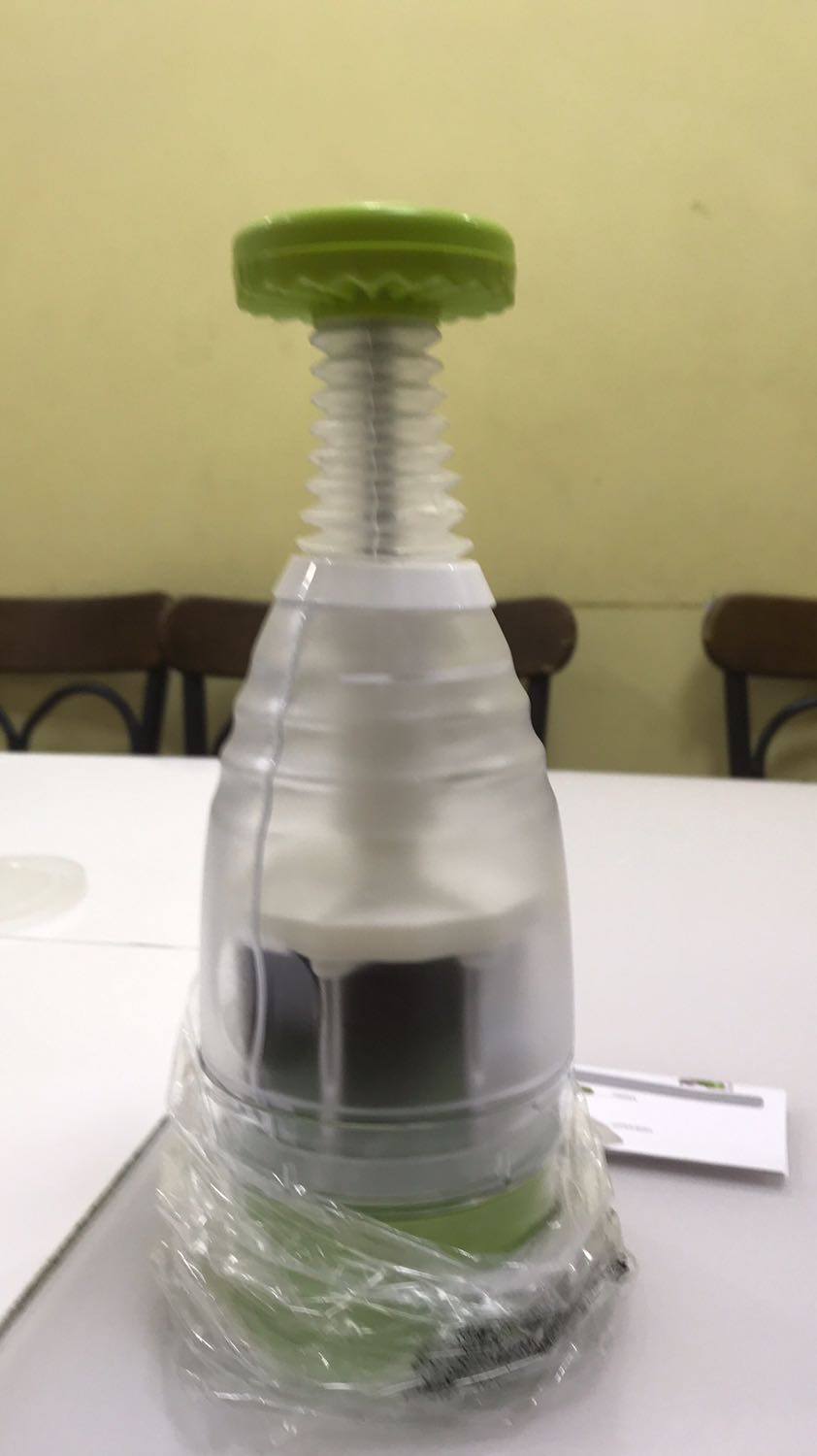 Giao hàng nhanh chóng. Chất lượng nhựa và cảm quan là hàng tốt chất lượng. Nhưng hàng giao là đã qua sử dụng rồi hay sao, mà phần bao nhựa đệm lò xo bị rách. Mong Tiki đổi cái khác cho mình. Rất tin tưởng chính sách đổi trả của Tiki. Dù không hài lòng nhưng vẫn ủng hộ.