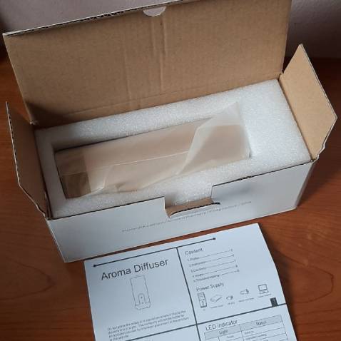 Mới khui hộp mình thấy kích thước máy hơi nhỏ so với tưởng tượng của mình. Nhưng sau khi bỏ vào xe thấy rất hợp. Dùng sau 1 ngày thấy máy chạy rất êm, mình chạy liền gần 2h thấy hơi sương ra vừa phải, cho thêm 2 giọt tinh dầu vào cảm thấ rất sảng khoái. Vỏ thiết kế bằng kim loại rất chắc chắn và nhìn khá sang trọng. Đã từng dùng loại có lõi bông, khi dùng máy này của kobi thấy khác biệt hẳn. Shop đóng gói cẩn thận, giao nhanh, có thiệp cảm ơn nữa. Cám ơn shop, sẽ tiếp tục ủng hộ thêm tinh dầu.