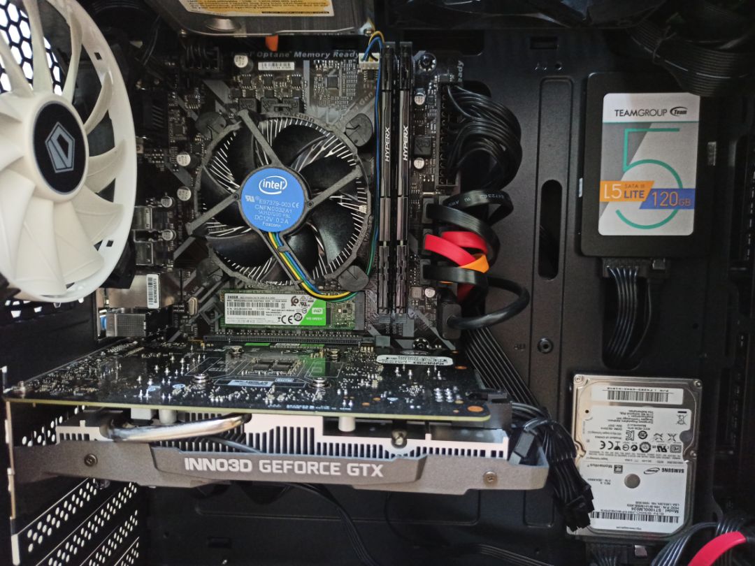 Hàng chính hãng nên không bàn đến chất lượng. CPU vừa tầm giá bình dân. Vấn đề lớn nhất là việc đóng gói vô cùng cẩu thả và sơ sài, hộp móp méo, không đảm bảo có va đập hay không. Tiki đừng vì cắt giảm chi phí mà ảnh hưởng đến trải nghiệm mua hàng.