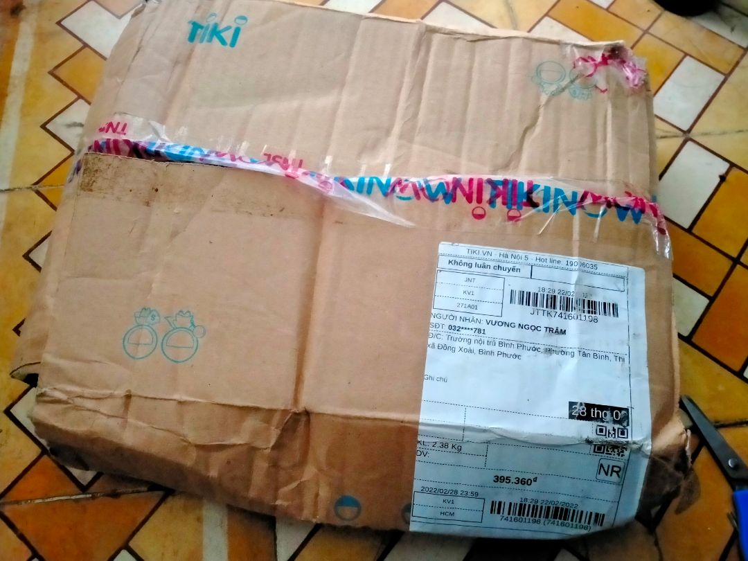 Giao hàng nhanh
Đóng không chắc chắn, hộp thì bị móp hết, sách chỉ có 1 cái bọc bao 6 cuốn, bên ngoài là 1 dãi trắng để ở mặt trên, kế tiếp đến hộp, đóng gói sơ sài
Giấy mỏng, nội dung thì ok, có tiếng Trung, phiên âm, tiếng Anh và tiếng Việt