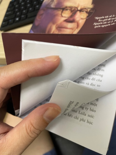 Sách mới nhưng bị dơ và gập góc.
App thì chậm và lag.