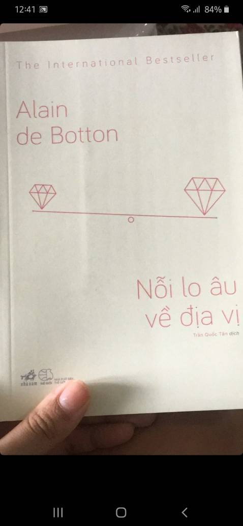 bìa sách nhìn không còn mới, chắc do khâu vận chuyển nhưng cảm giác sách không còn mới. bọc hàng còn bị thủng bìa sách nhìn không còn mới, chắc do khâu vận chuyển nhưng cảm giác sách không còn mới. bọc hàng còn bị thủng
