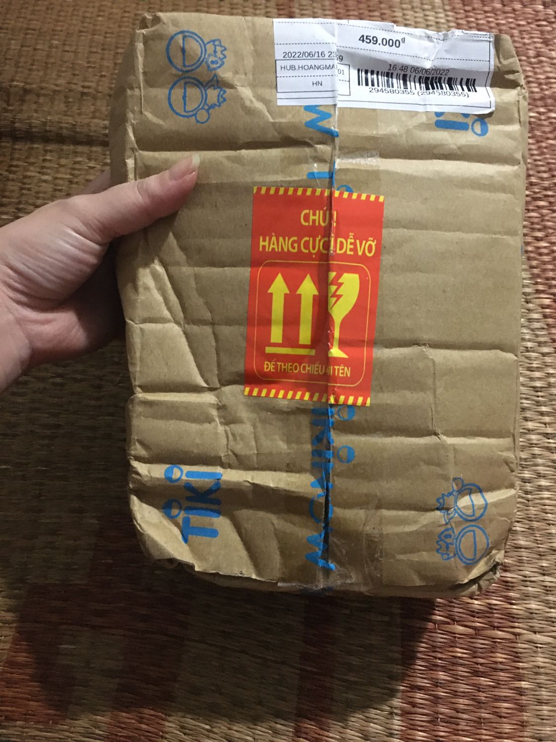 Trừ 1 sao vì khâu vận chuyển làm box méo, móp hết. Sản phẩm ok dù móp box nhưng sp k bị sao đầy đủ quà tặng. Chất lượng mình dùng quen r nên k phải bàn cãi.