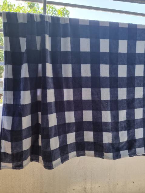 Mền lông cừu 196k
Màu sắc y hình,  vừa ý vô cùng 
Đắp máy lạnh êm,  mịn... 
Mền dầy chứ không mỏng đâu nhe mn.  Cái này gói lại bỏ vô balo là muốn đầy rồi để đc ít đồ khác lắm.