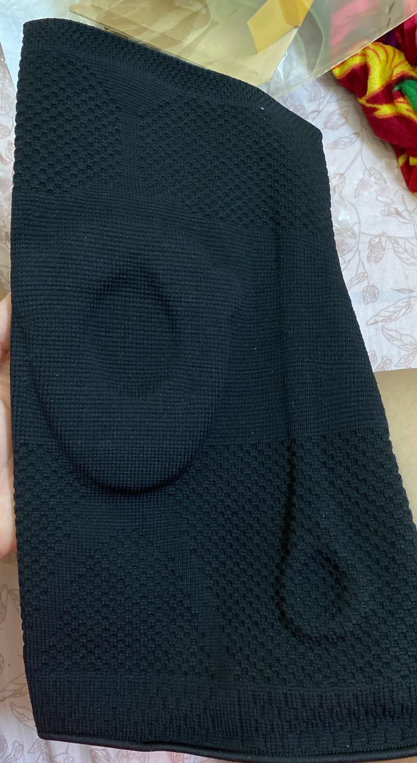 Sản phẩm đẹp, xịn, đeo bó cơ bó khớp gối chắc chân. Anh shop tư vấn nhiệt tình lắm, còn tặng quà đính kèm nữa kkk. Sẽ ủng hộ shop nhe