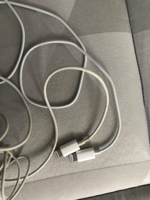 Âm thanh tốt, ngang ngửa với hàng real,9.5/10, bass nhiều hơn hàng real 12/10
Chống ồn tốt 9/10
Không đau tai
Điều chỉnh nhạy
Kích thước đường kính dây nhỏ hơn so với hàng chính hãng một chút 8.5 vs 10
Giá cả tốt phù hợp hơn so với hàng chính hãng 10/10