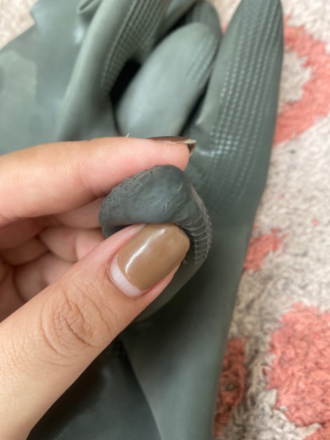 Bao tay bám chén , k bị tràn nước vào trong ! OK 

MỖI NGÀY SỬ DỤNG 2 TIẾNG RỬA CHÉN - MÒN , NỨT , LỦNG LỖ SAU 2 TUẦN SDUNG ! Chắc tại mìn sdung nhiều qá thôi