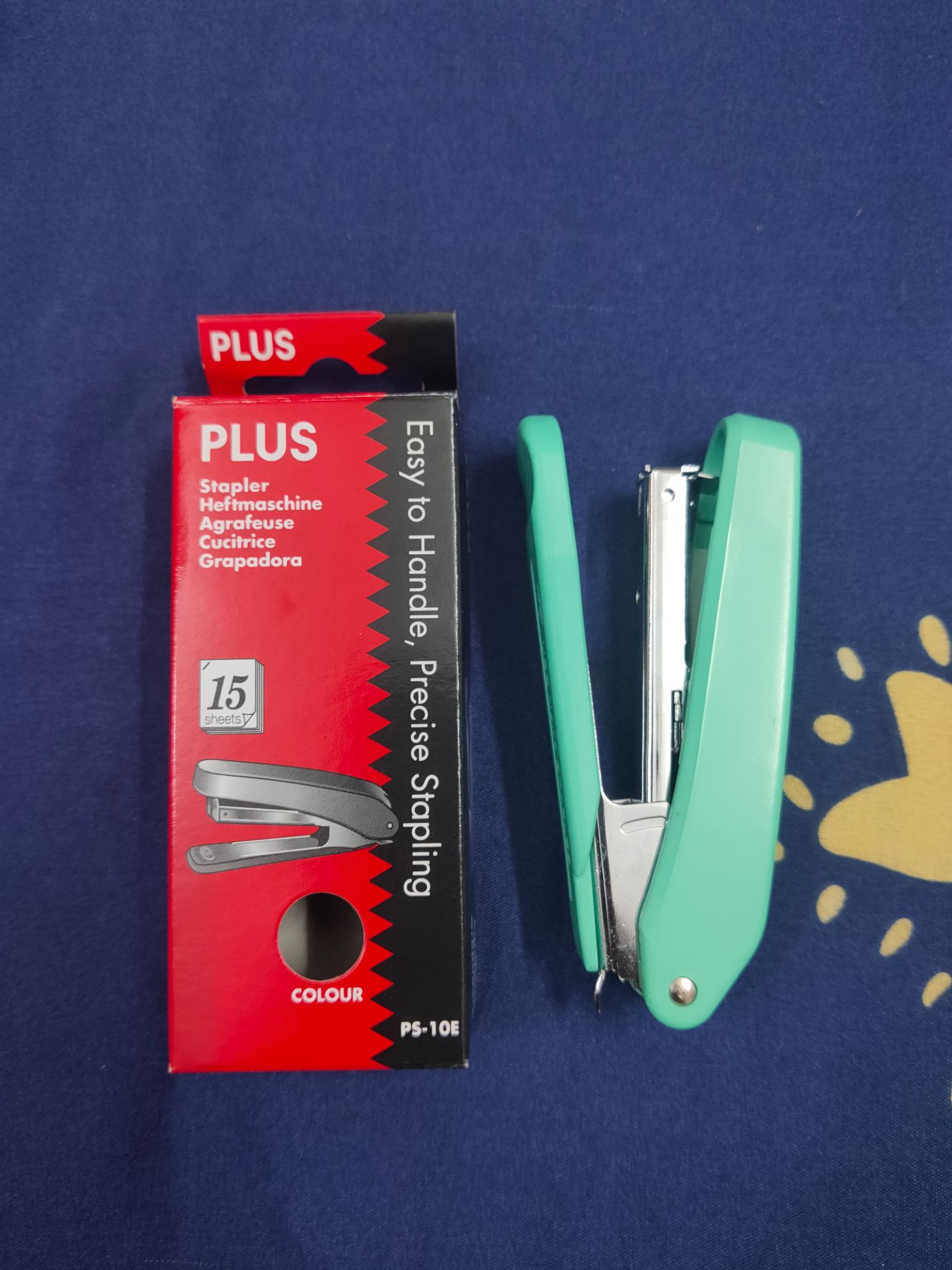 Sản phẩm của Nhật, cầm bấm khá êm tay. Trong hộp có hướng dẫn phân biệt hàng thật hàng giả. 
Shop nên có thêm hình ảnh hay video clip vì mình không biết cách bỏ kim bấm nhiều gấp đôi là như thế nào.