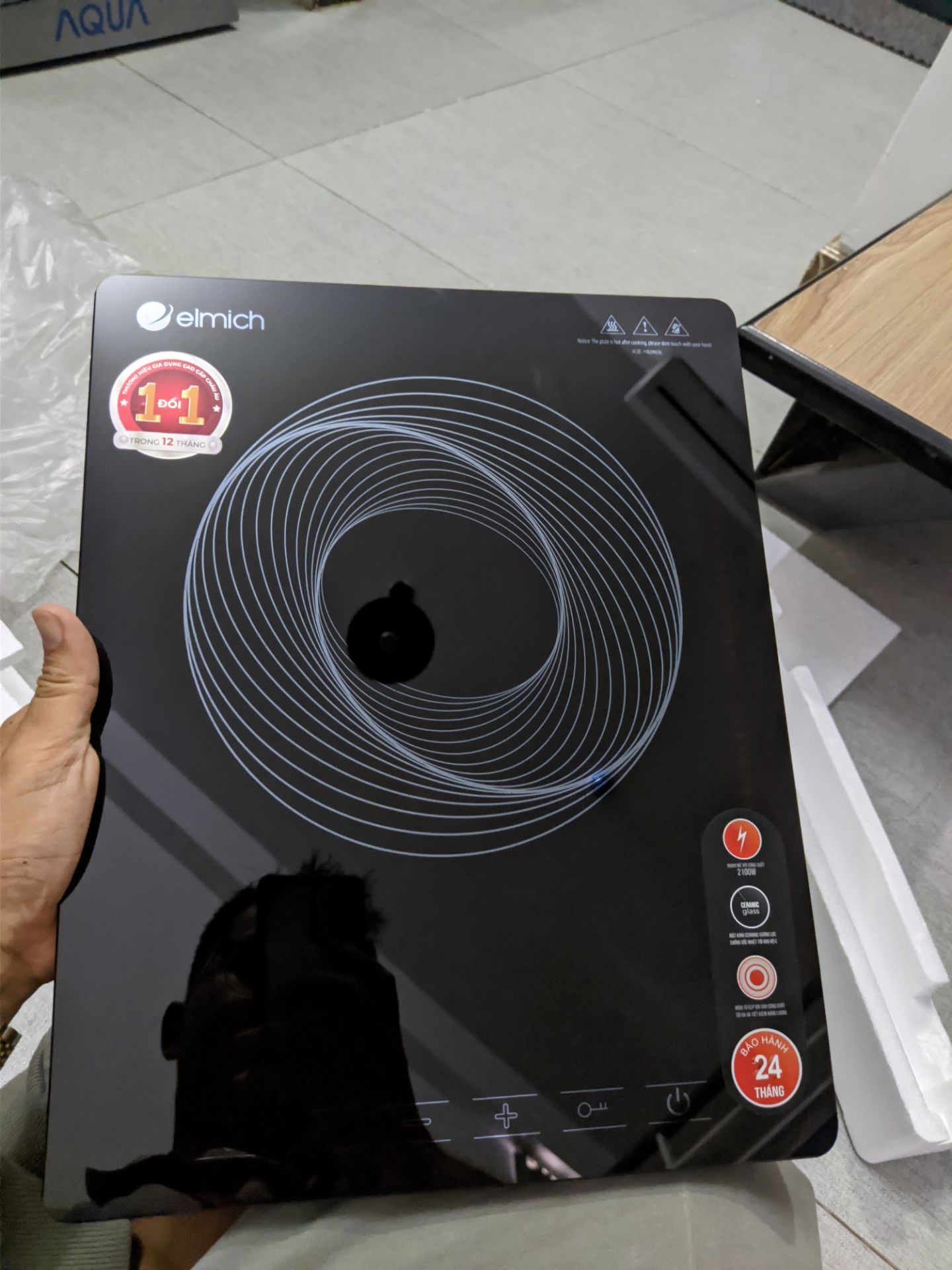 Giao hàng nhanh chóng, hộp sản phẩm không bị nát.
Có tặng kèm nồi lẩu trong hộp sản phẩm.
Đăng ký bảo hành điện tử, hàng nguyên đai nguyên kiện