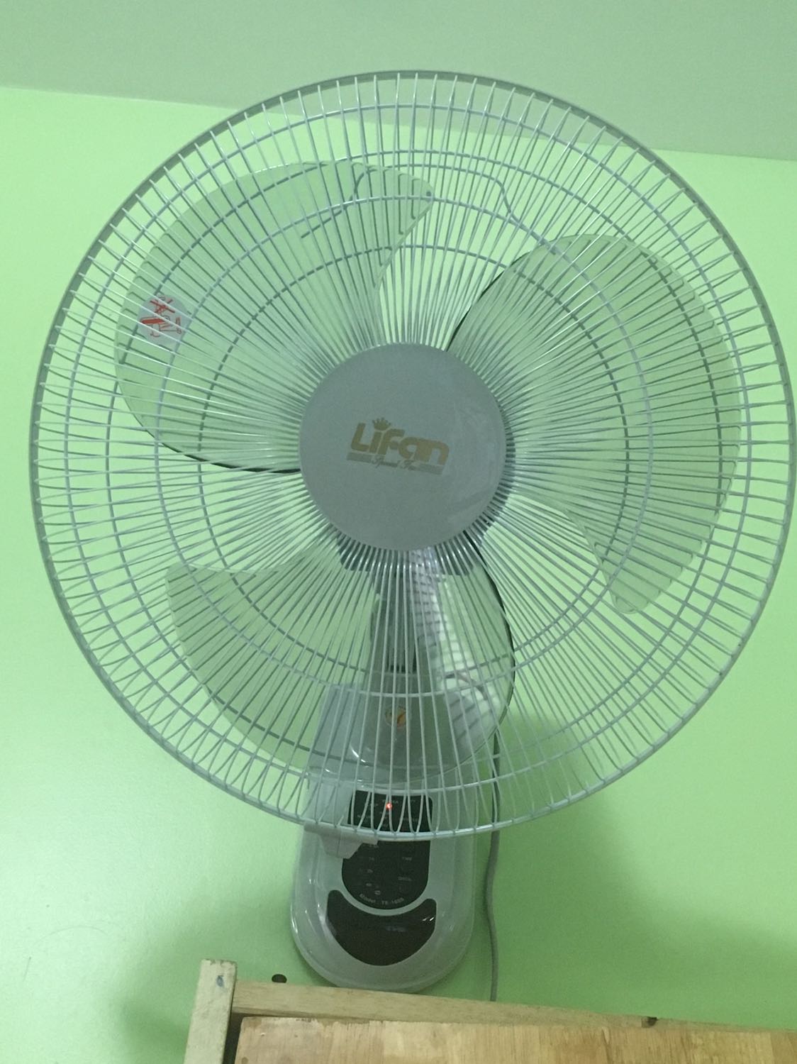 Ở mức giá này mình khá hài lòng! Quạt mạnh, mát, điều khiển nhạy! Có điều bạn đêm sẽ hơi ồn!