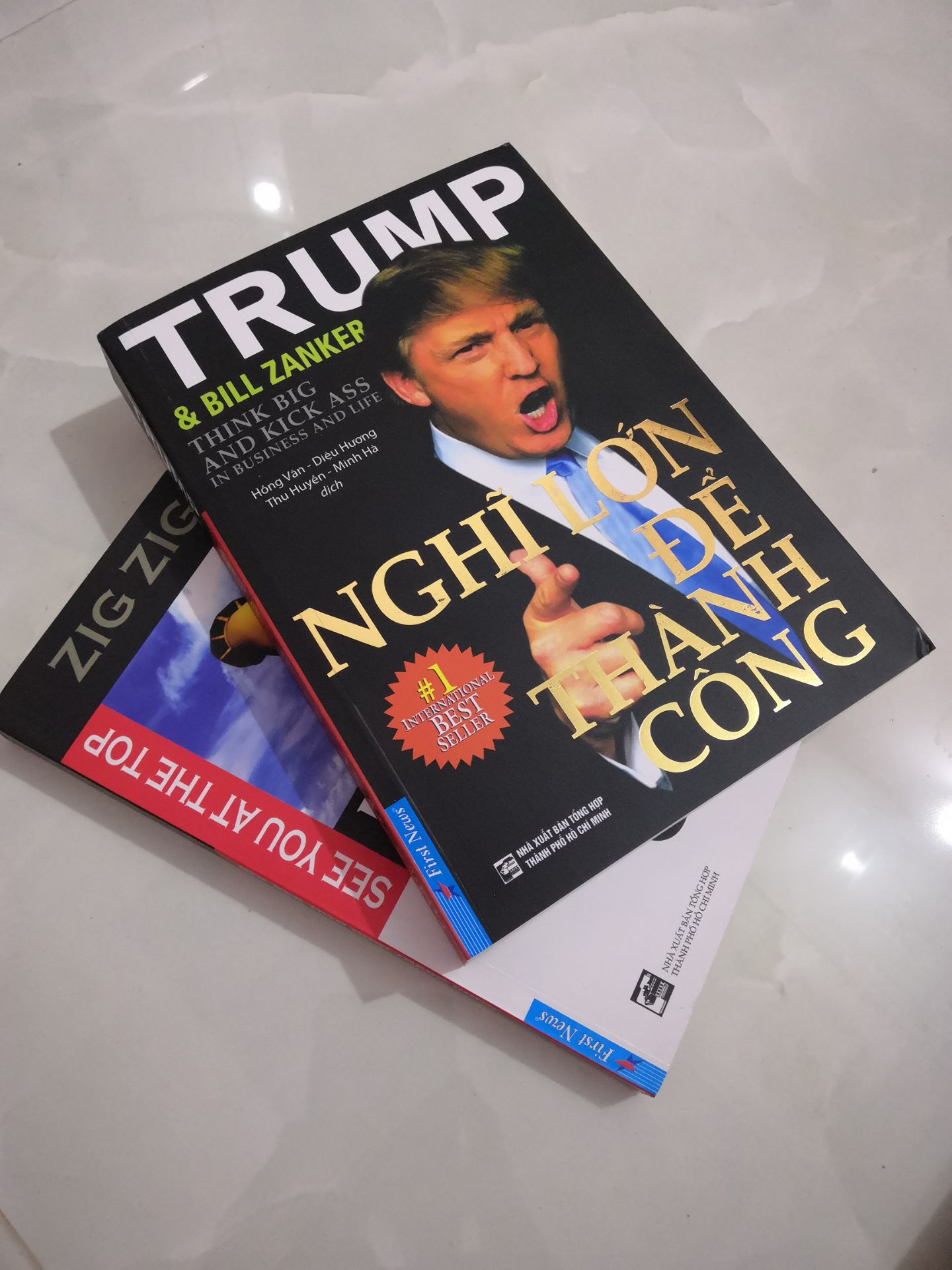 sách đẹp, giao hàng khá nhanh, dù mình ở tỉnh lẻ, trang sách màu ngả vàng rất thích, mà khâu đóng gói hơi tệ, làm góc sách bị trùn 1 ít, cho 4* lần sau ủng hộ nếu khá hơn sẽ vote 5*