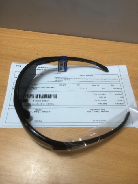 Kính nhìn đẹp, không có khăn lau kính, mà sao trước bán có 799k mà giờ lại 999k