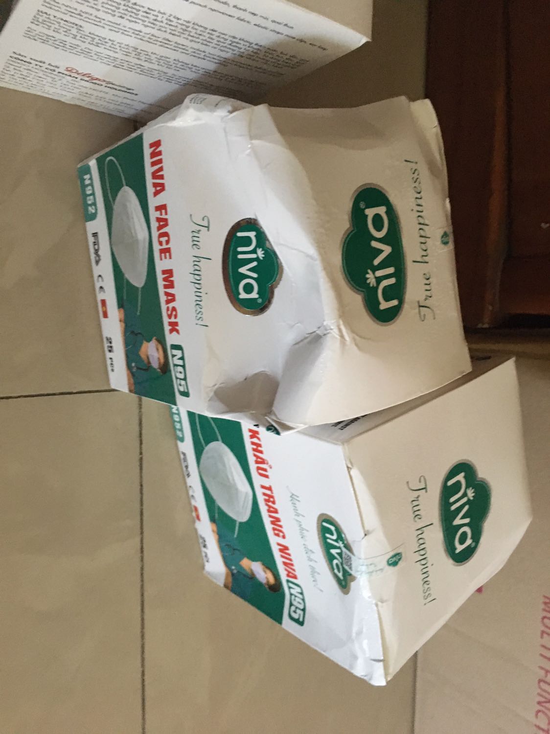 Giao hàng đúng hạn
Đóng gói thiếu cẩn thận sơ sài
Hộp móp méo hết.
Bọc mỗi ni *** bên ngoài không cho vào hộp lớn .