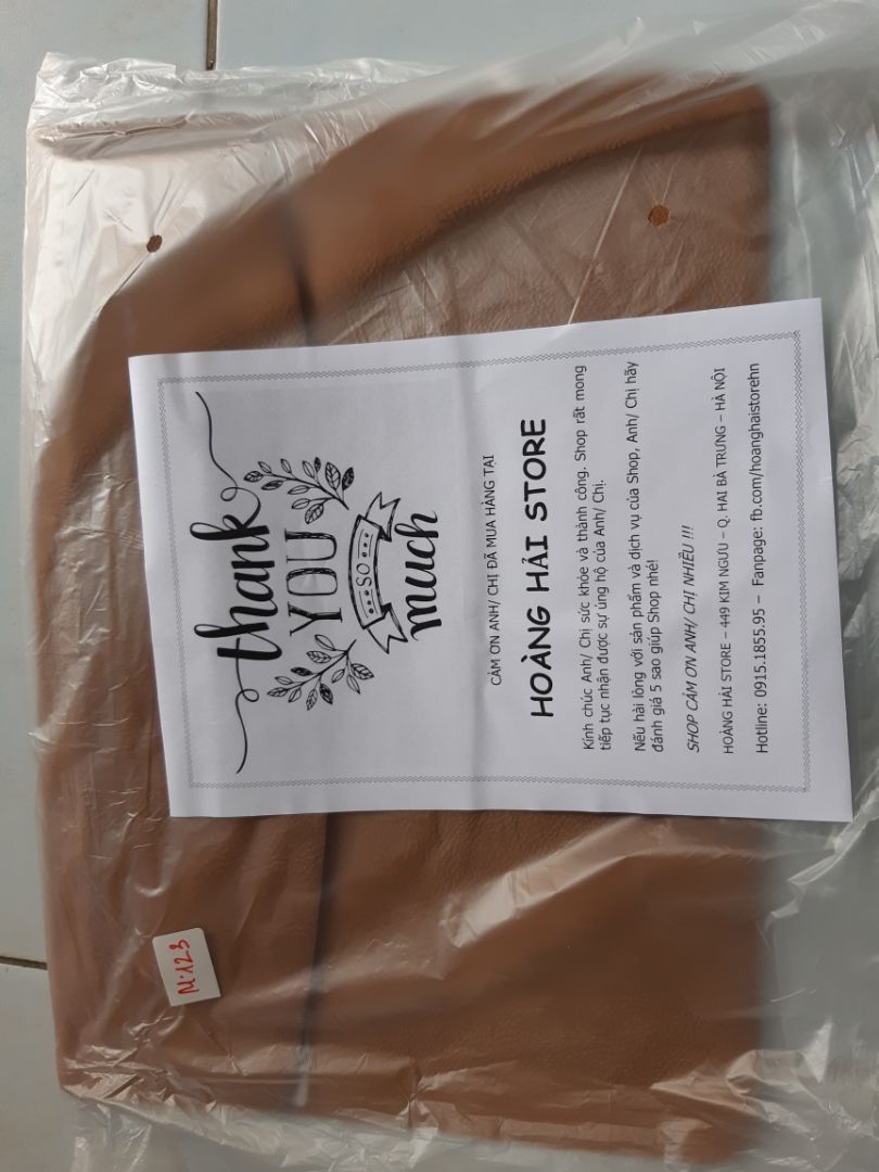 Túi bằng da màu bò rất mềm, nhẹ, giúp chống xóc tốt. Có thêm phụ kiện là 1 ví cùng màu rất tiện dụng và hợp thời trang. Túi bằng da màu bò rất mềm, nhẹ, giúp chống xóc tốt. Có thêm phụ kiện là 1 ví cùng màu rất tiện dụng và hợp thời trang.