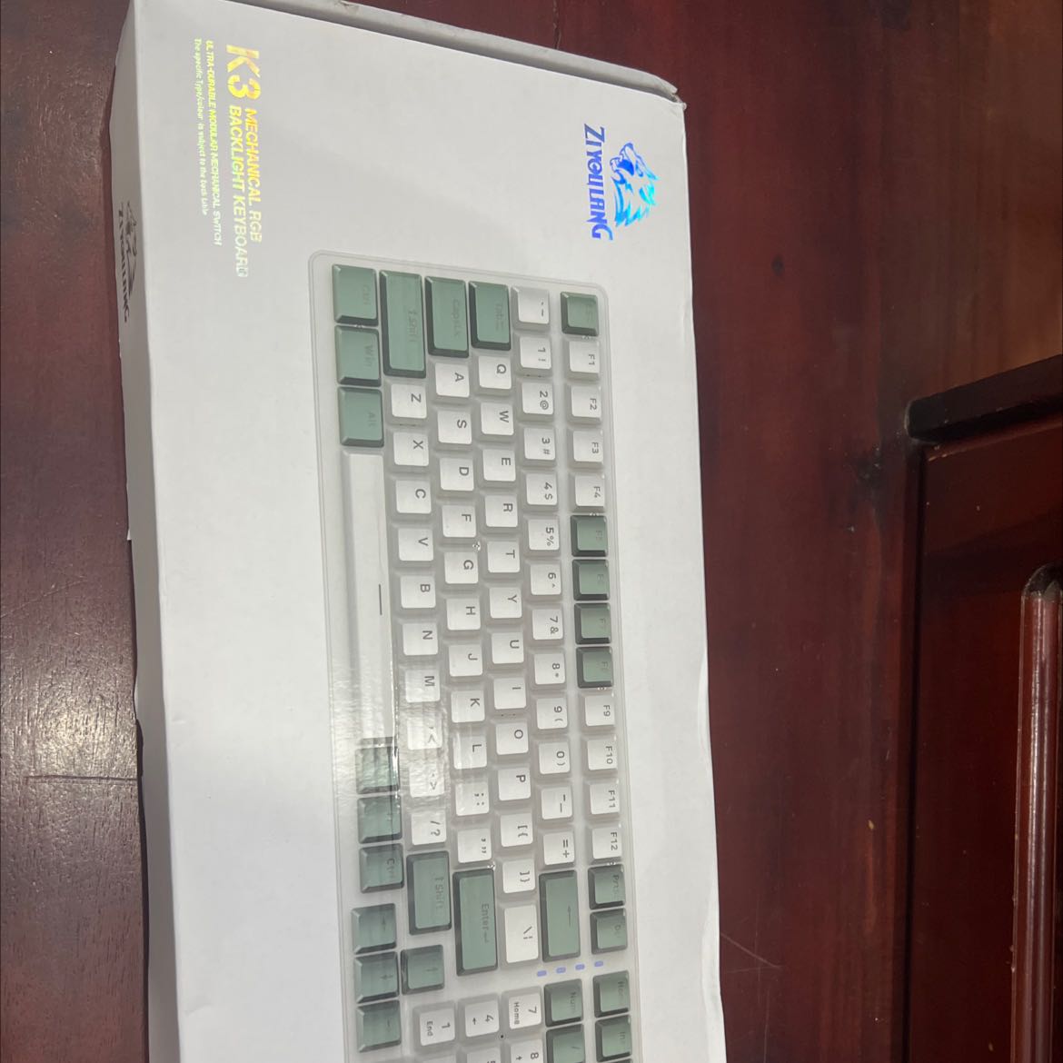 Sau khi mua về, mình lại phải đặt mua cái khác. Bàn phím cũng ổn nhưng do mình chọn màu trắng cam nên nhìn nhanh bẩn và xấu. Nói chung bản thân mình cảm thấy ức chế khi sử dụng bàn phím này. Sau khi mua về, mình lại phải đặt mua cái khác. Bàn phím cũng ổn nhưng do mình chọn màu trắng cam nên nhìn nhanh bẩn và xấu. Nói chung bản thân mình cảm thấy ức chế khi sử dụng bàn phím này.