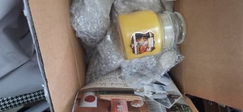 mùi thơm tuyệt luôn,chưa đốt thử nên chưa biết thời gian được bao lâu,shop bọc hàng cẩn thận ,m sẽ mua thêm ủng hộ shop