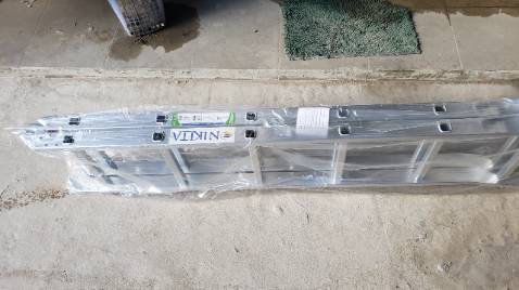 Sản phẩm được đóng gói khá cẩn thận, giao hàng nhanh, nhôm khá dày, chắc chắn. Rất hài lòng về sản phẩm. Ủng hộ shop