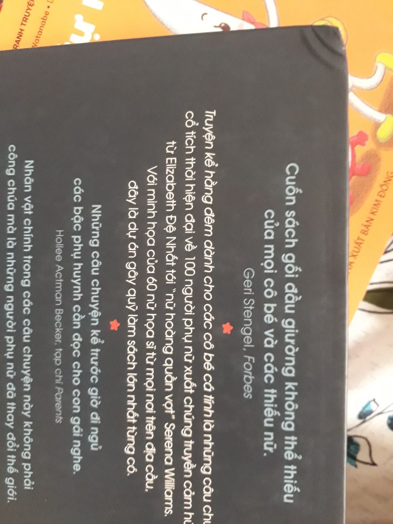 Mình luôn ưu tiên mua sách online trên tiki hơn các nhà cung cấp khác. Nhưng lần này tiki làm mình hơi thất vọng.  Bìa sách thì rách và bị gẫy, trang mở đầu thì bị dơ.