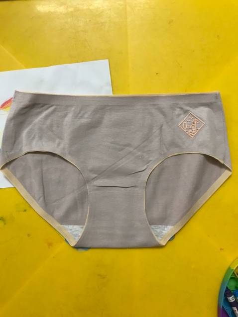 Chất cotton  này rất thích, mặc cảm thấy ko bị bí, cả ngày luôn khô thoáng.
Hàng đúng như hình đăng. Mình 52kg mặc thấy thoải mái.