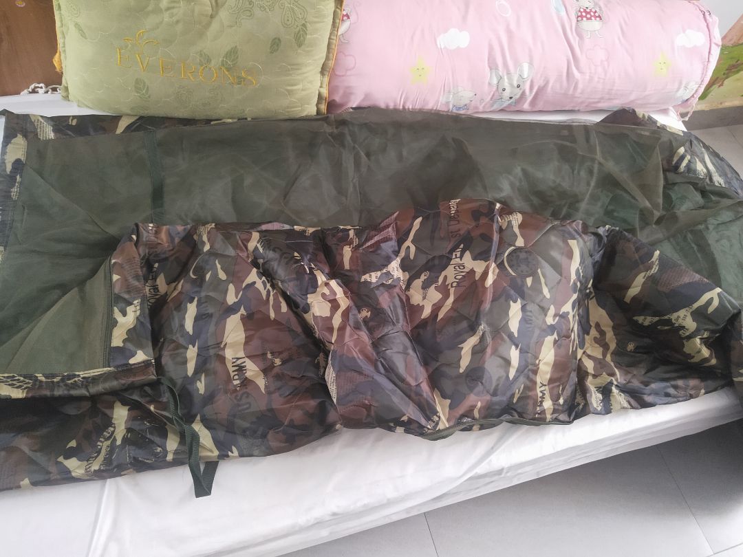 biết ơn shop, quá đa năng, gọn nhẹ, vừa là  túi ngủ có lưới kín mặt chống muỗi, thảm trải, võng kiêm mùng, nhìn vải dù là biết bền đẹp. Đi phượt, rừng buộc phải có.