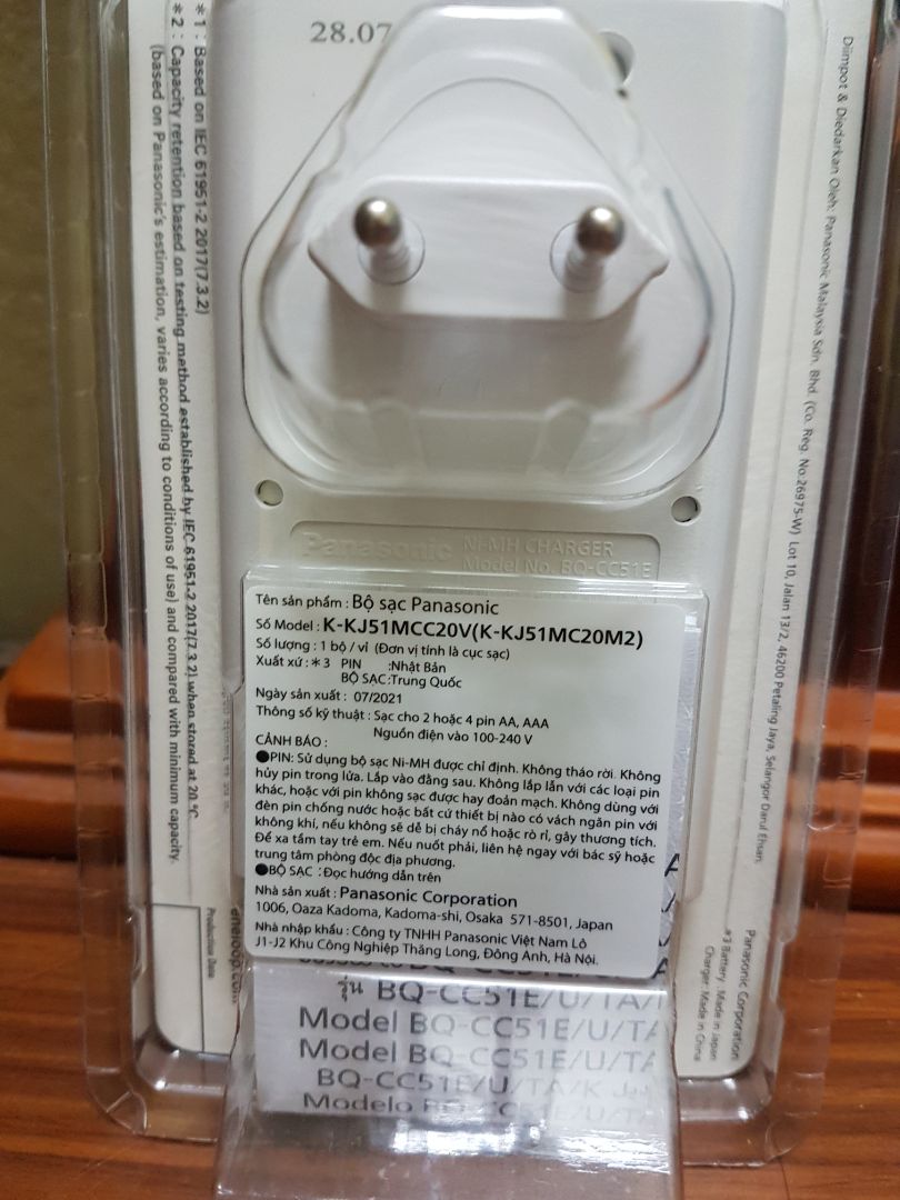 sạc pin mới sản xuất, mua gian hàng chính hãng nên mình rất yên tâm. dùng loại này lại bảo vệ môi trường, dùng lâu nên mình rất thích.