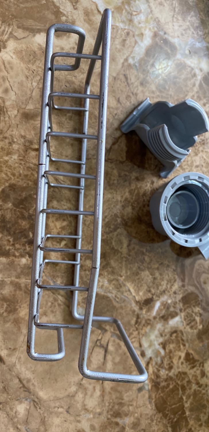 Hàng giao méo mó rỉ sét, trầy xước sơn và không phải là inox như hình ảnh