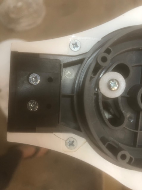 Chưa bật,cái đế ko biết làm sao cho nó chắc,da có chỗ bị hư