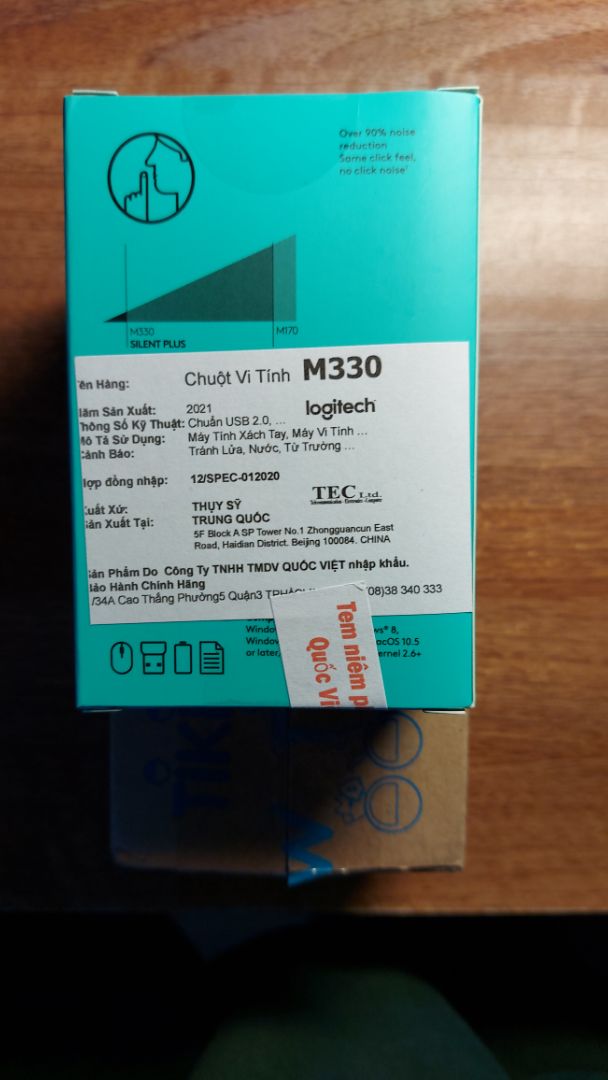 Tính mua mẫu này lâu rồi mà giá hơi cao, may có đợt sale giảm được kha khá. Kích thước tổng thì to nhưng nhìn chung vẫn là bé so với tay mình. Tiếng click chuột gần như không thấy. Chất liệu nhựa dày, cứng cáp.Con lăn mượt.