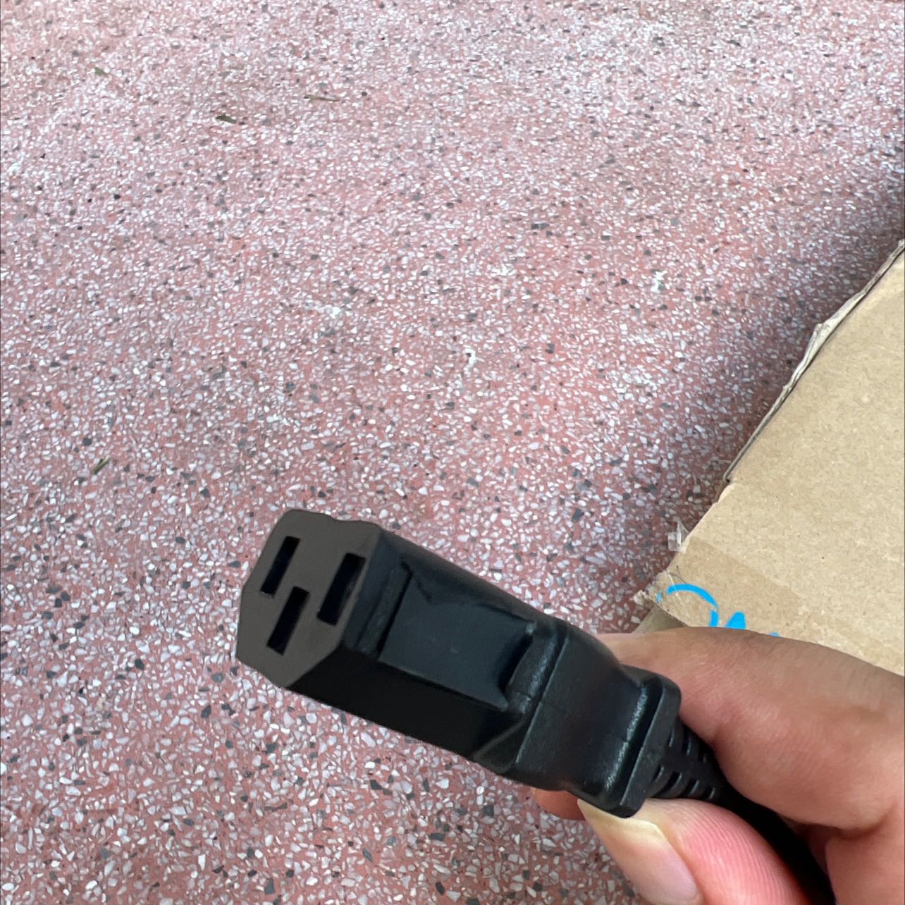 Chất lượng dây kết, chấu lỗ không cân đúng vị trí, mua về không sd được, đặt sợi dây 1.5m giao sợi dây 1m, chất lượng quá kém