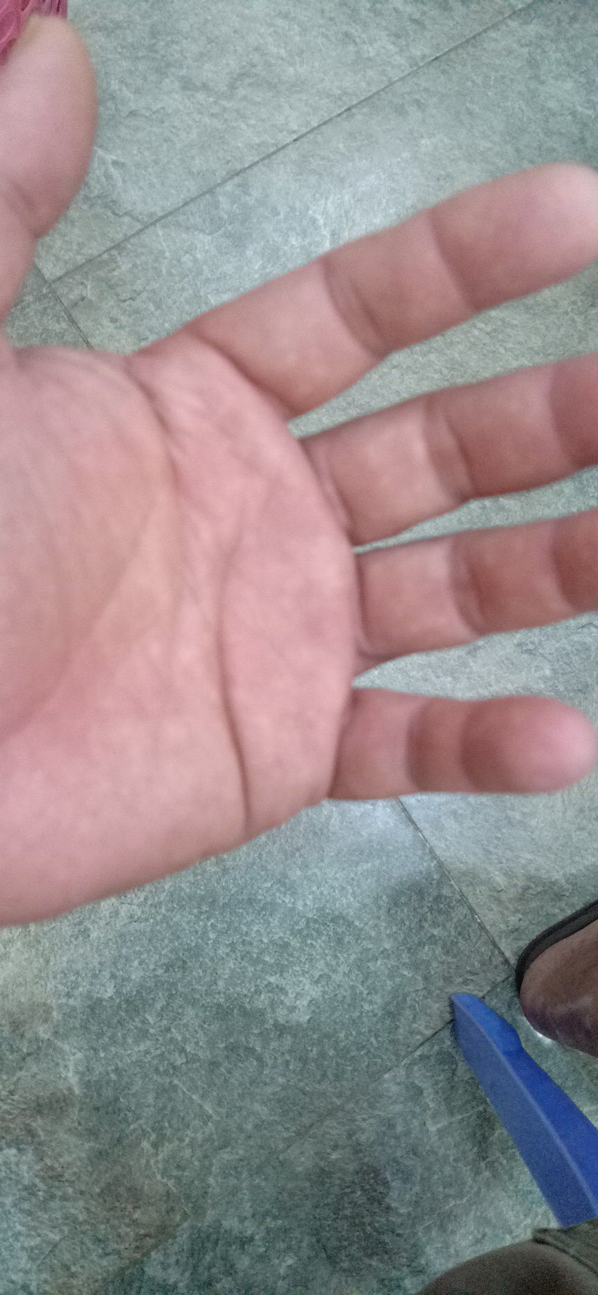 đơn vị vận chuyển có vấn đề gì không? mà sao tôi mua hàng từ ngày 08/6, dự kiến giao hàng là ngày 13/6. Mà đến giờ này là 18h ngày 19/6 tôi vẫn không thấy hàng đâu hết vậy?