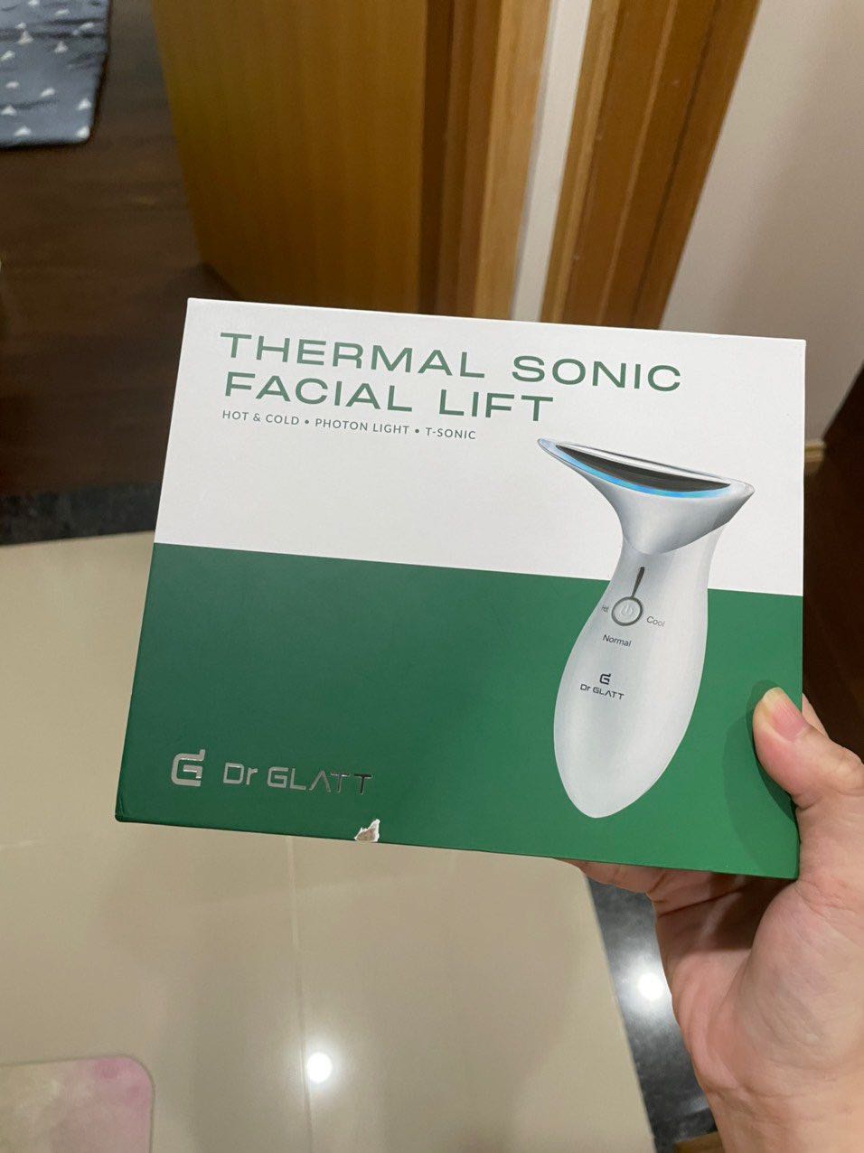 đã nhận hàng nha shop, dadg đi làm, mấy bà đồng nghiệp thử nói ok, màu máy sang, tay cầm thiết kế lạ mà cầm thích lắm, hộp quà cũng xinh, đánh giá 5 sao