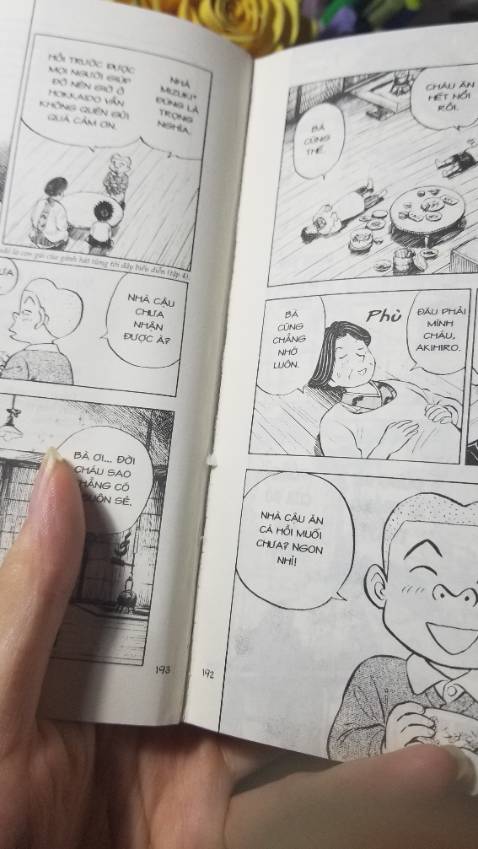 Hàng về khá nhanh nhưng mình rất tiếc vì trang cuối gần bị bong mất. 
Nội dung: mình vẫn luôn đáng giá cao về Người bà tài giỏi vùng Saga. Thích đến nỗi đọc đi đọc lại để chờ tập mới ra. Truyện phù hợp với mọi lứa tuổi, mọi người đặc biệt là các bạn trẻ nên đọc để cảm nhận tình cảm gia đình hơn nữa nhé