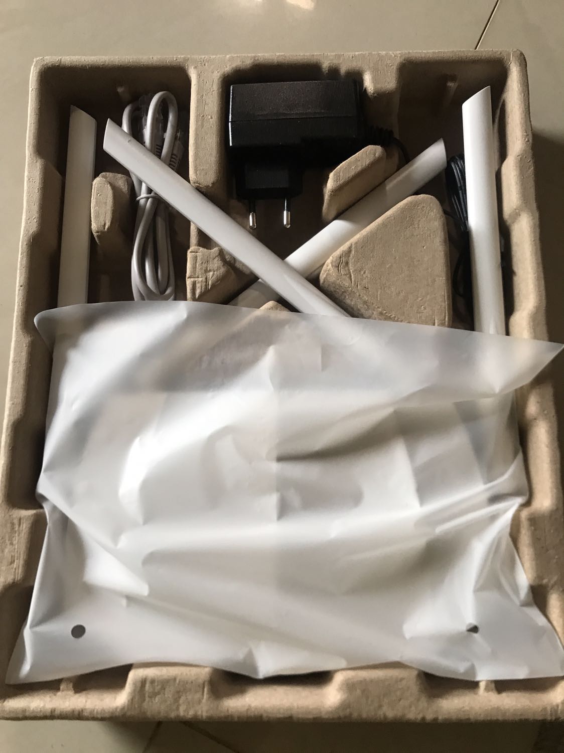 Sản phẩn còn nguyên seal đóng gói cẩn thận, cực kì thích tiki ở khoản này mọi người yên tâm mua hàng nhé