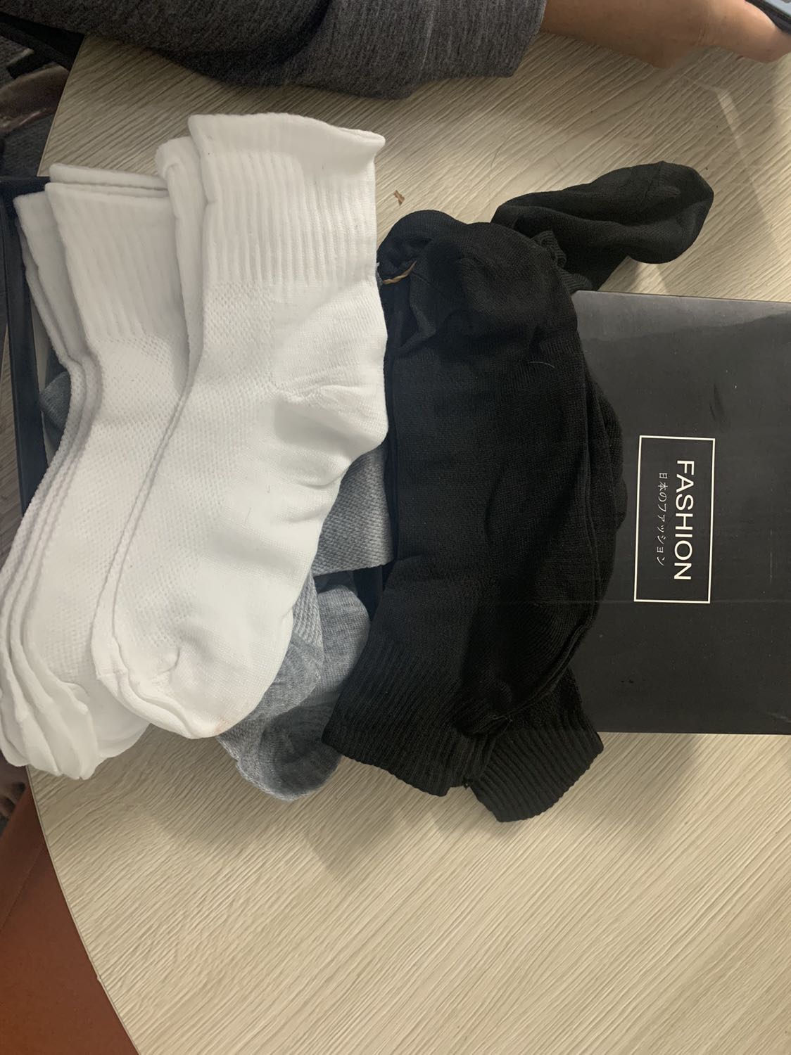 Sản phẩn thực tế kém chất lượng, rất mỏng khác hoàn toàn với sản phẩm giao bán.
Đề nghị shop đổi lại sản phẩm.