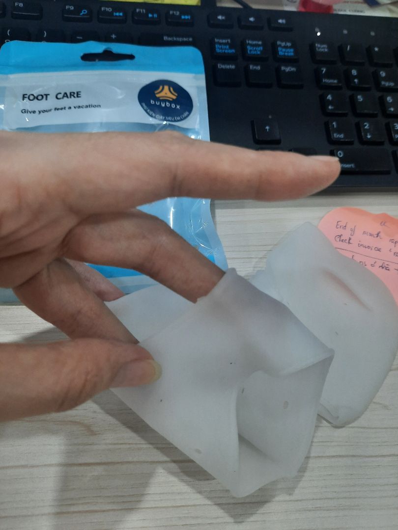 silicon mềm mịn, mang trong văn phòng có máy lạnh 1 hồi cũng đổ mồ hôi chân ướt nhẹp