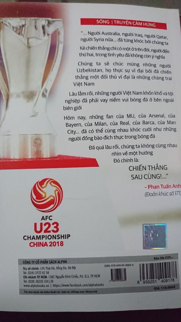 Mới nhận sách lúc chiều như đã hẹn trong đơn hàng. Mình order trước từ 14/3 nên giá được giảm khá nhiều, chỉ 84k (kể cả ship 12k). Tiki bao gói lúc nào cũng cẩn thận, sách vẫn nguyên vẹn. Tối nay chắc thức nguyên đêm để cày cho nóng.