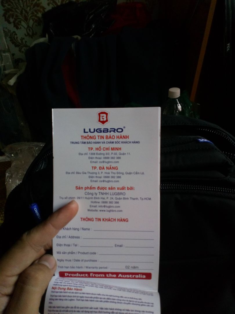 - Đóng gói cẩn thận, chắc chắn. 
- Sản phẩm có kèm quà tặng hộp khẩu trang. 
- Giao hàng nhanh, mình đặt tầm 1,5 tiếng sau đã giao đến. 
- Có phiếu bảo hành hàng chính hãng.
Balo cỡ trung, nhưng có 2 ngăn lớn chứa đc nhiều đồ, và nhiều ngăn nhỏ rất tiện đựng những đồ cá nhân. Balo cầm đeo rất chắc.