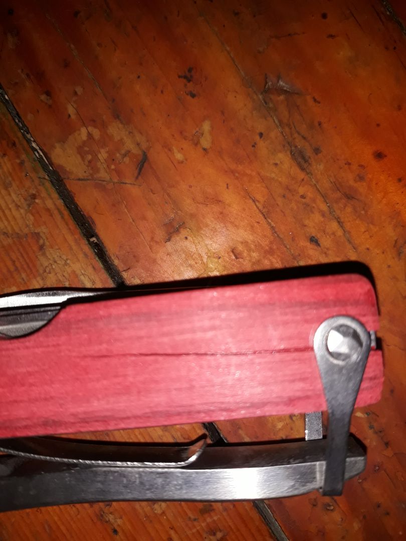 hơi buồn,giao nhanh 2h mà gần hết ngày mới có,bi nứt mất thanh gỗ cán kìm mong lần sau   
shop kiểm tra kỹ càng hơn khi giao cho khách