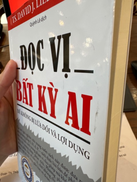 giao về nhìn rất dơ, đã lau cho sạch bớt rồi nhưng còn lại cái vết này lau k sạch