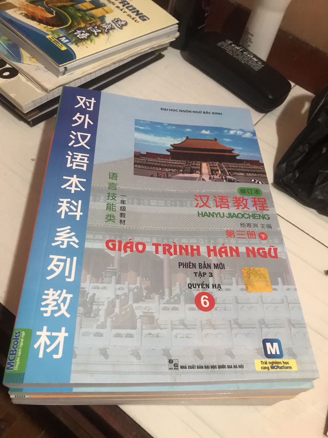 Sách đẹp chuẩn đóng gói gửi 4 ngày tới  5 sao cho Tiki 
Các bạn mua ủng hộ Tiki nhé mình thấy mua hàng ở Tiki chất lượng không bị nhái như 1 số shop khác