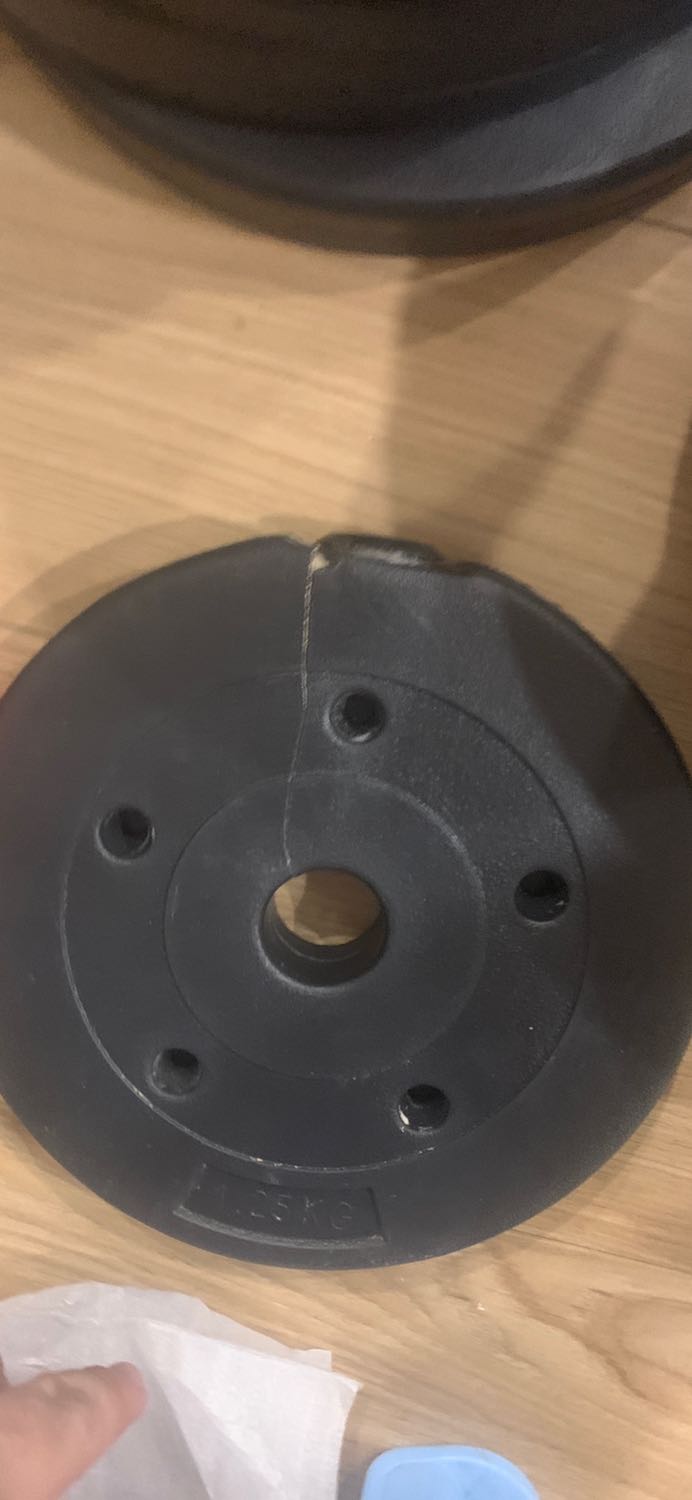 Tạ bị vỡ hỏng do vận chuyển, đóng gói kém làm hàng dễ vỡ. Dập vỡ khá nhiều
Nhìn chung cũng ổn