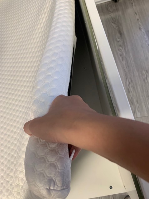 Bảo topper nhưng đúng là Nệm đa năng luôn. Trải sàn cũng oke , phù hợp cả ng thích tối giản như mình. 
Nv tư vấn nhiệt tình, giao hàng cẩn thận. Có bọc cuộn, nv trải ra cho mình kiểm tra rồi mới thanh toán